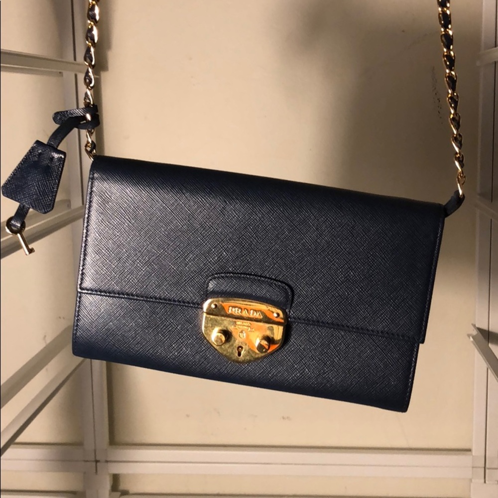 Prada wallet on chain